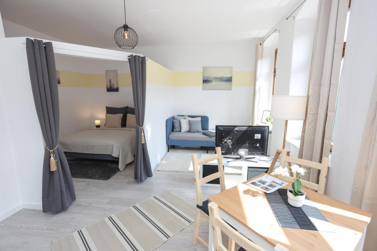 Fullhouse - - M45 Apartment