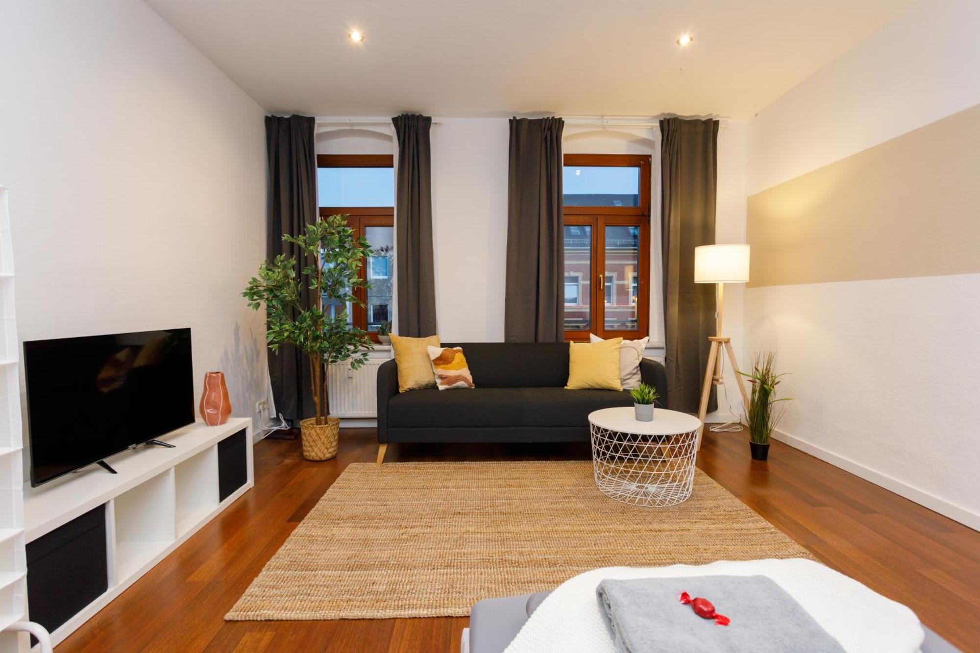 Apartment Fullhouse - - M45 *